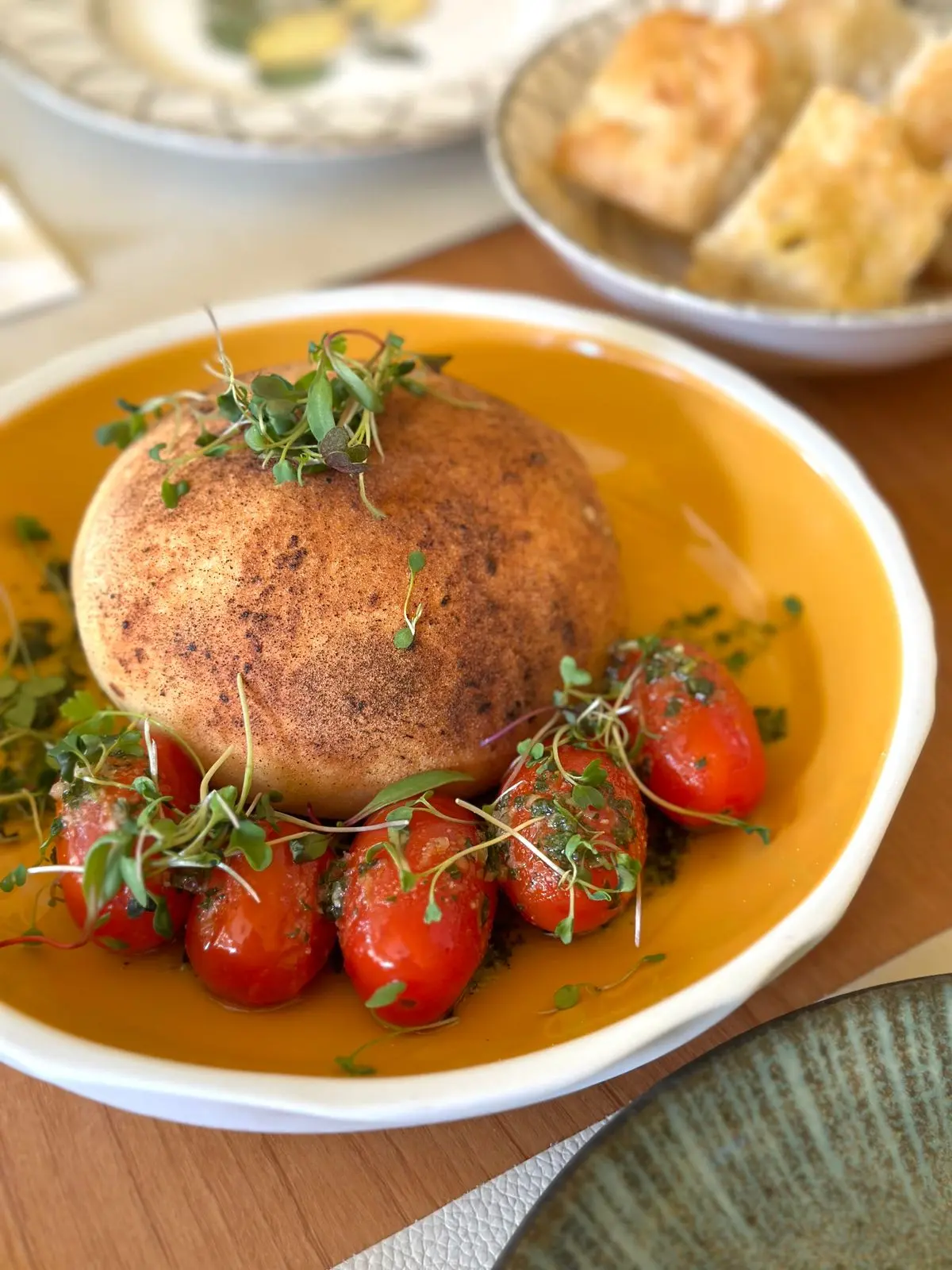 Burrata ao forno: entrada do Menu Mia Trattoria é destaque para o paladar dos Curitibanos